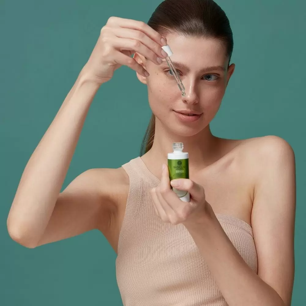 Serum wyrównujące z witaminą C 15% Rozświetlenie i Wyciszenie | BasicLab